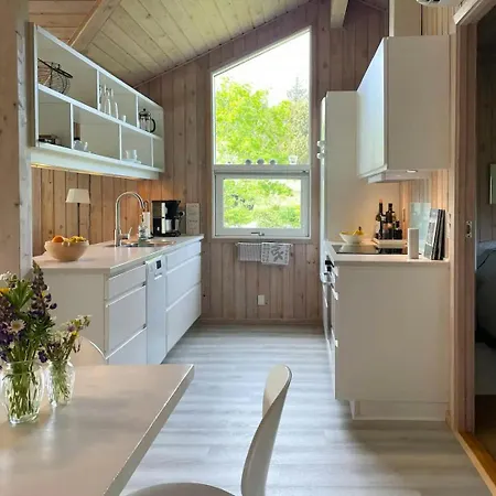 Bright And Open Summer House By The North Sea 別荘 *