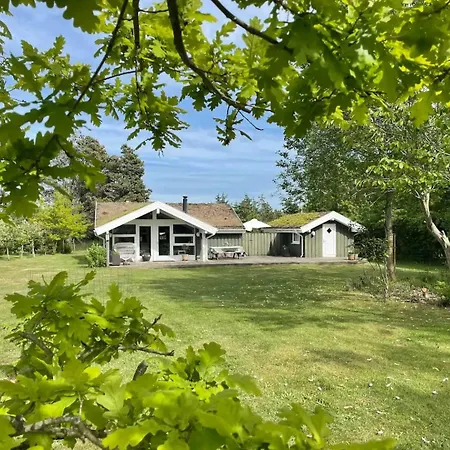 Vakantiehuis Bright And Open Summer House By The North Sea